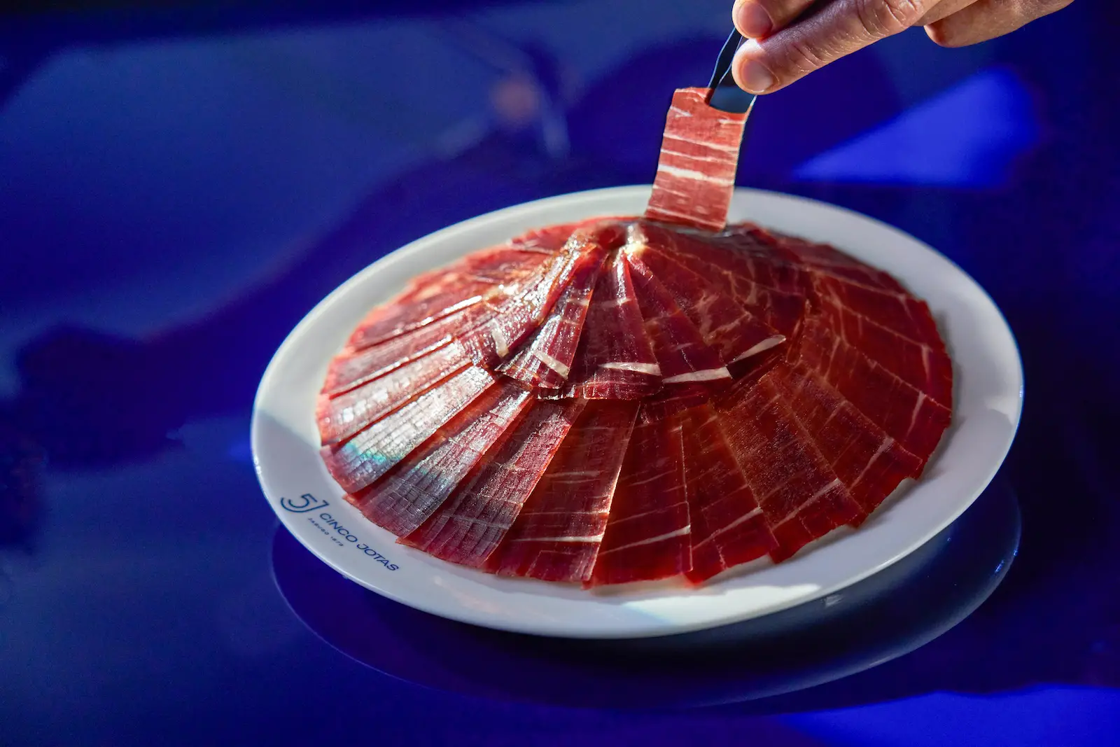 imagen 2 de Cinco Jotas o el lujo del mejor jamón de Jabugo.