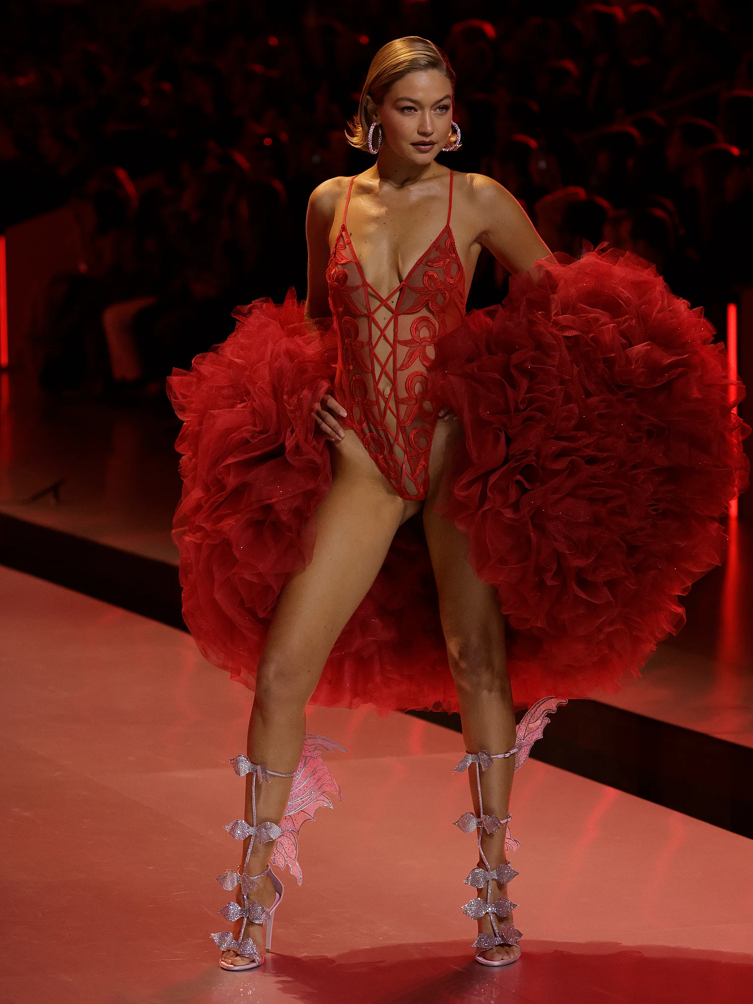 imagen 9 de Los ángeles de Victoria’s Secret despliegan de nuevo sus alas sobre la pasarela.