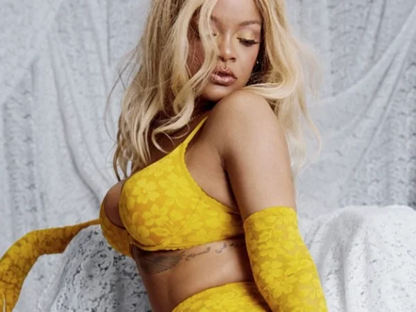 Rihanna se desnuda en fucsia, amarillo… y animal print.