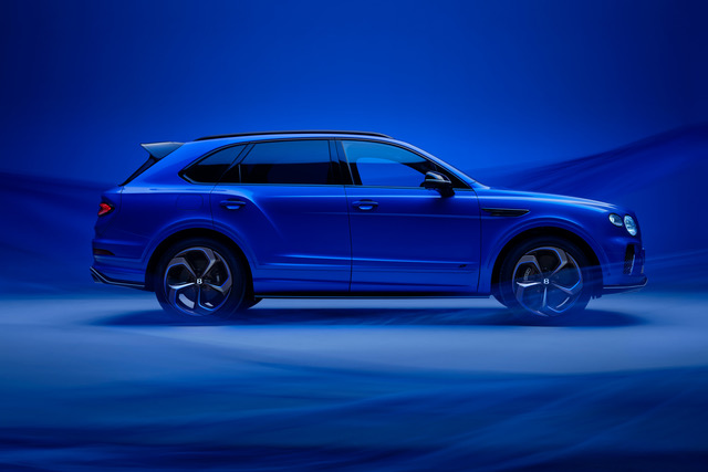 imagen 2 de Supriya Lele pinta un Bespoke Bentayga S en Nïla Blue.