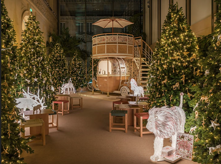 imagen 2 de Navidad Dior en el 30 Montaigne, París.