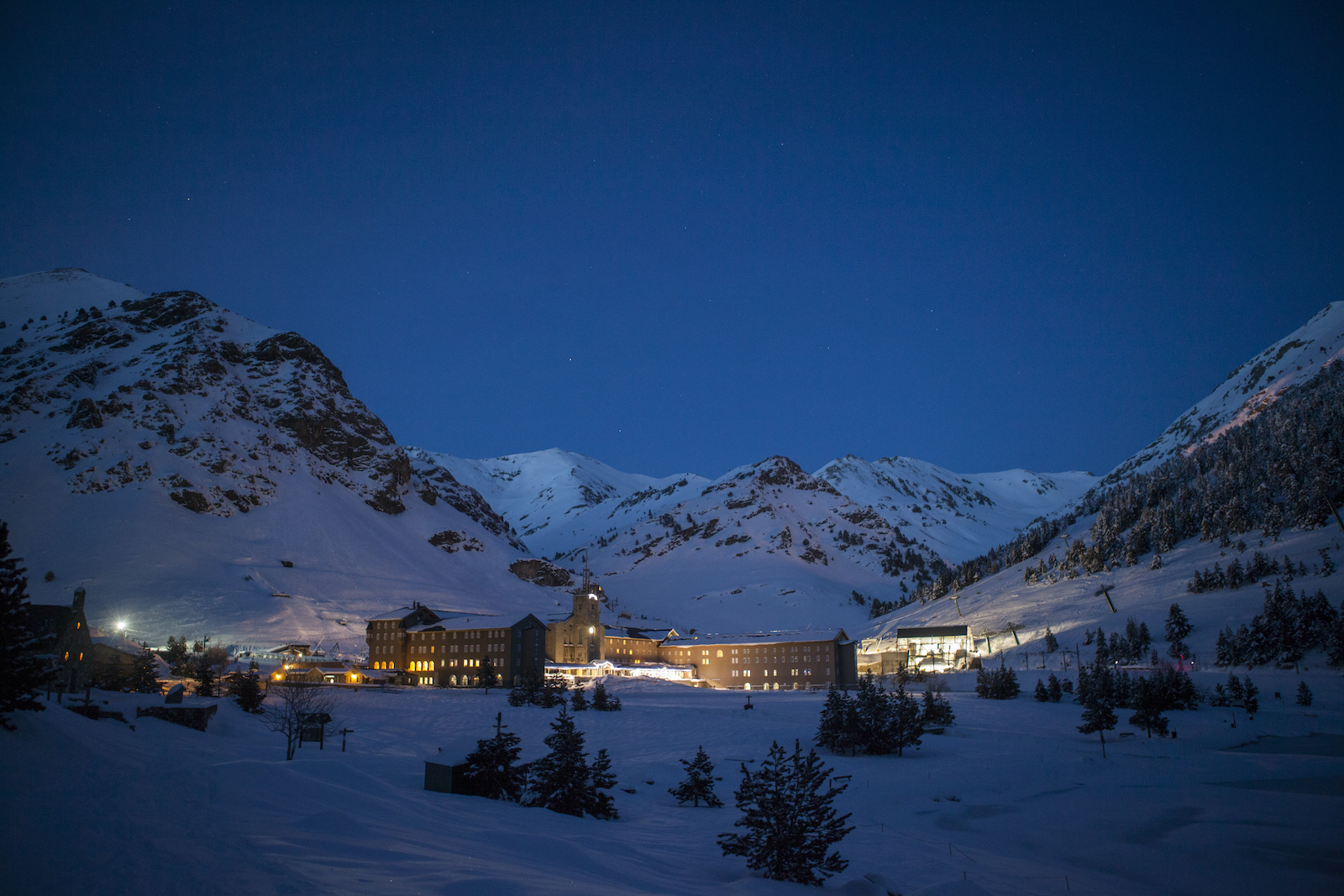 imagen 4 de Hotel Vall de Núria, un plan de lujo y escándalo para la última noche del año.