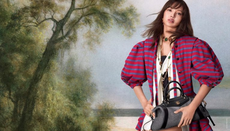 imagen 1 de Así es la primavera que viste Louis Vuitton.