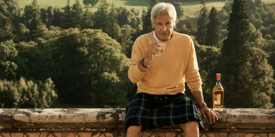 Glenmorangie y Harrison Ford: con faldas y a lo loco.