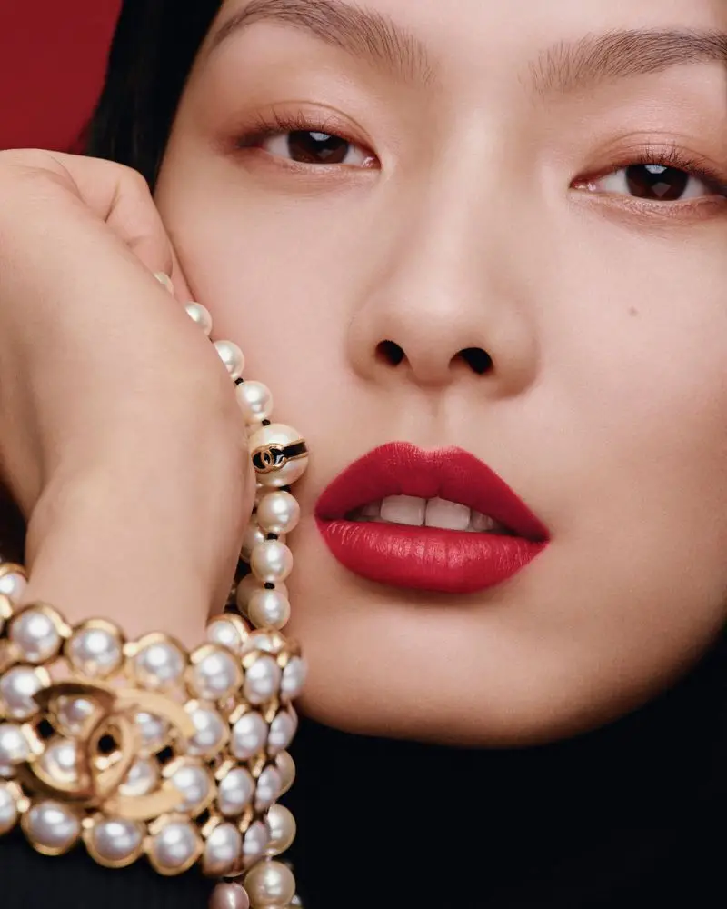 imagen 3 de Rouge Allure Velvet Les Perles… Rojo nacarado y Chanel.