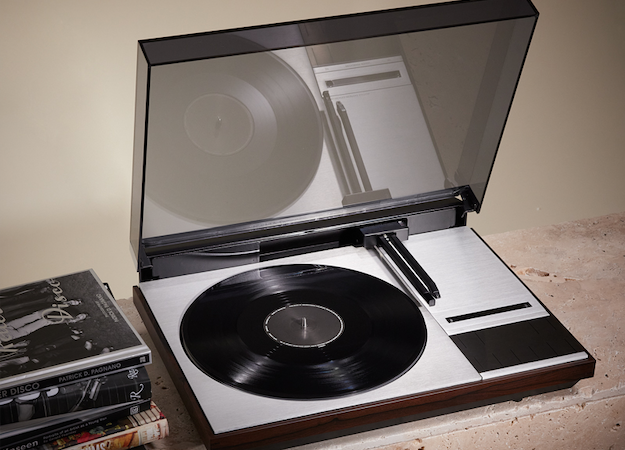 Bang & Olufsen by Saint Laurent, el tocadiscos que nos faltaba.