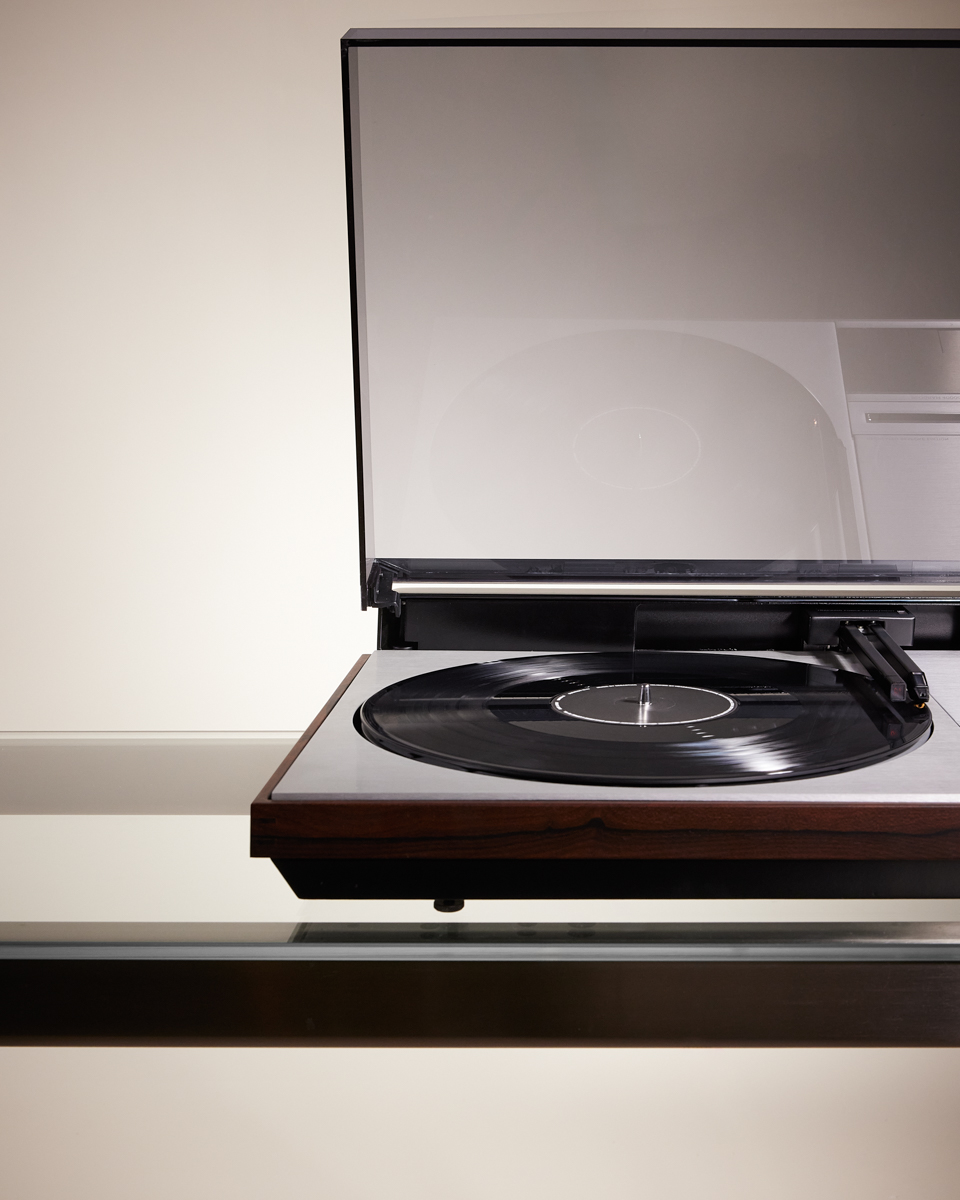 imagen 4 de Bang & Olufsen by Saint Laurent, el tocadiscos que nos faltaba.