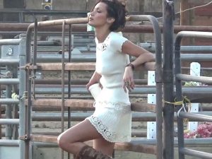 Bella Hadid en Frankies Bikinis, al más puro estilo Beth Dutton.