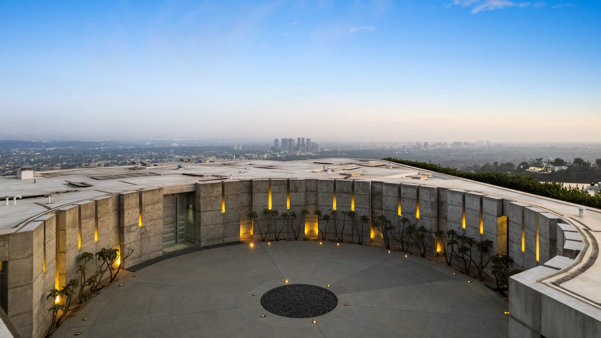 imagen 2 de El brutalista también es una casa en Beverly Hills.