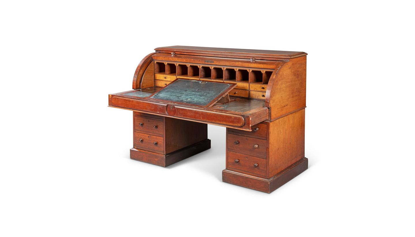 imagen 1 de Christie’s subasta el escritorio de Tolkien.