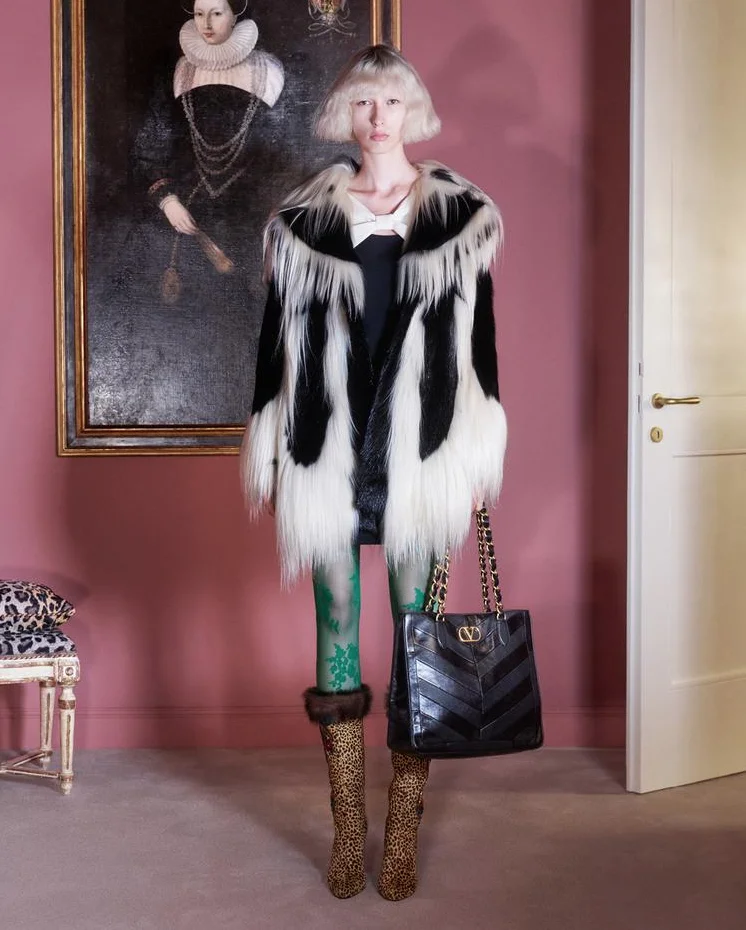 imagen 3 de Valentino, mujer y la colección Cruise.